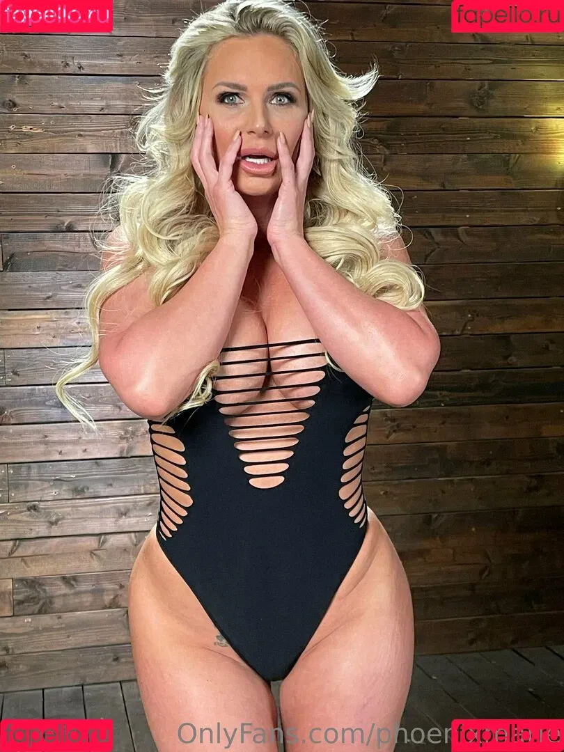 Phoenix Marie / phoenixmarie / phxsquaron / pmarizzle Onlyfans Photo Gallery 