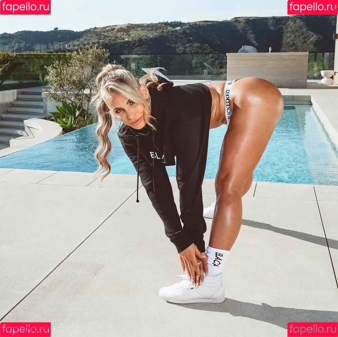 Phoenix Marie / phoenixmarie / phxsquaron / pmarizzle Onlyfans Photo Gallery 