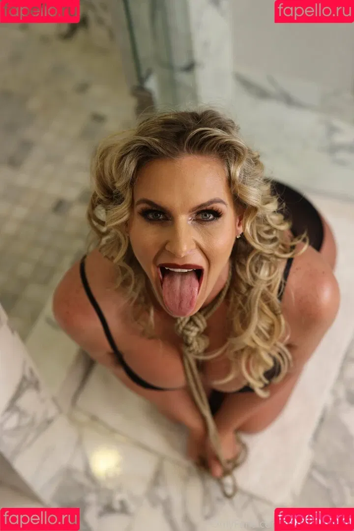 Phoenix Marie / phoenixmarie / phxsquaron / pmarizzle Onlyfans Photo Gallery 