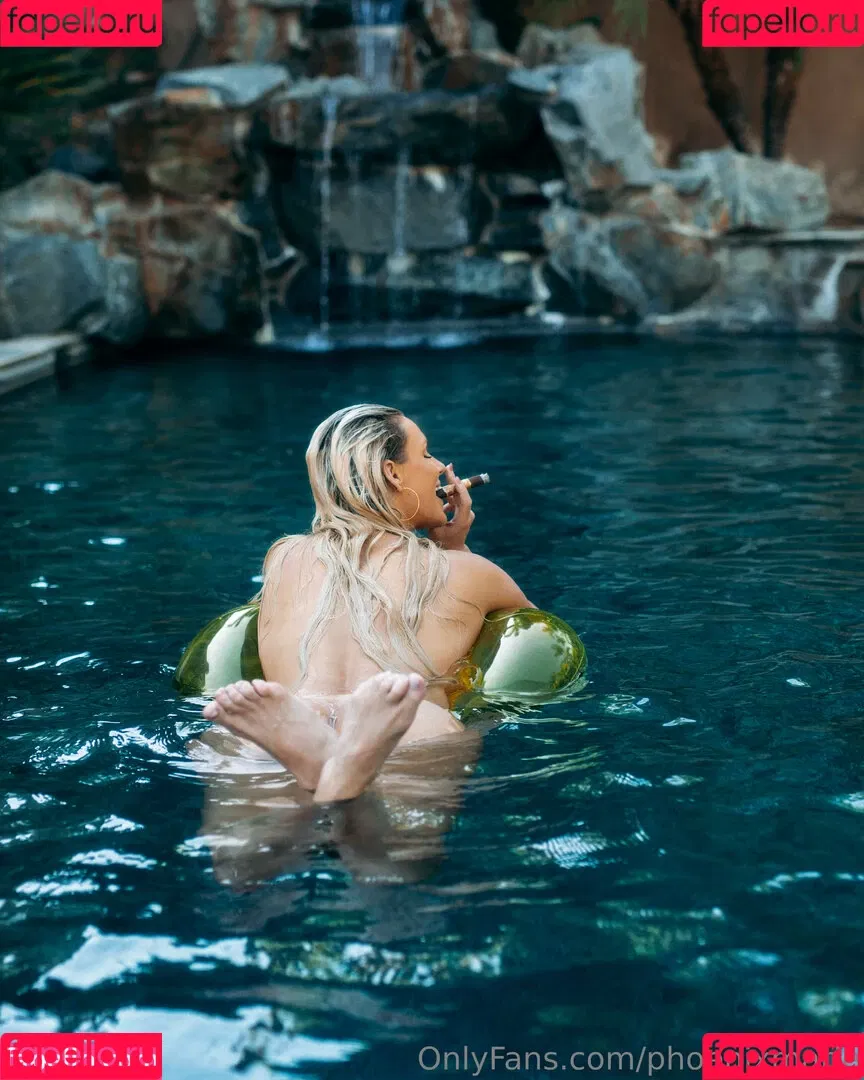 Phoenix Marie / phoenixmarie / phxsquaron / pmarizzle Onlyfans Photo Gallery 