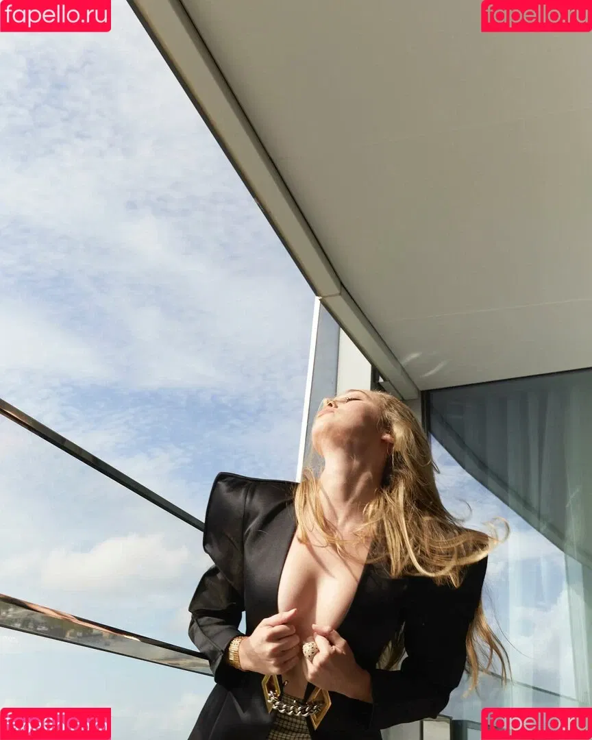 Alycia Debnam Carey / DebnamCarey / alyciajasmin Onlyfans Photo Gallery 