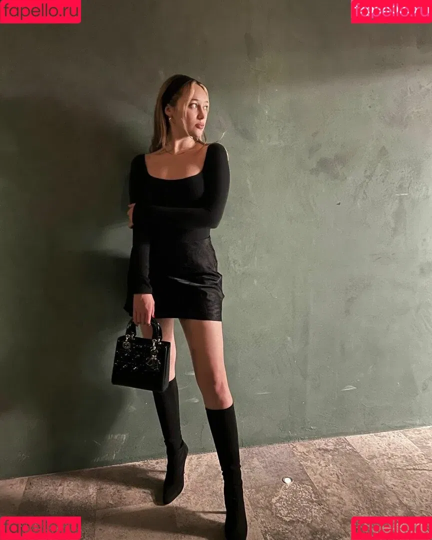 Alycia Debnam Carey / DebnamCarey / alyciajasmin Onlyfans Photo Gallery 