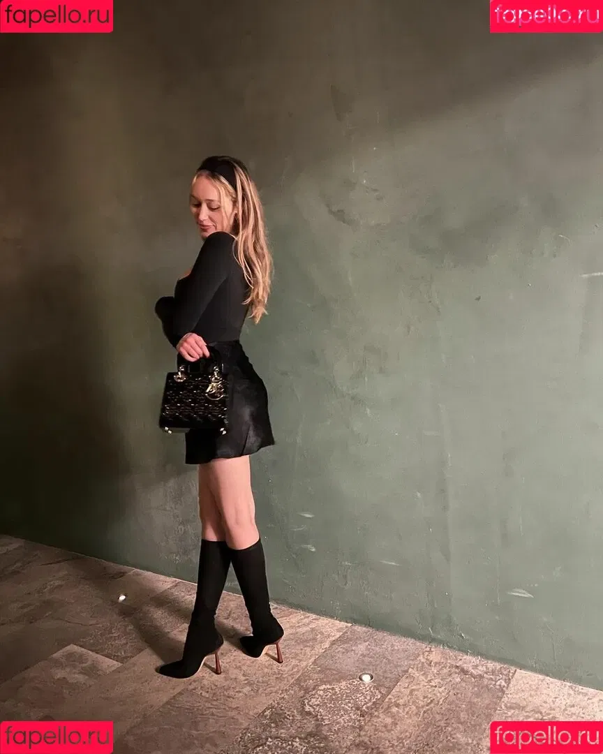 Alycia Debnam Carey / DebnamCarey / alyciajasmin Onlyfans Photo Gallery 