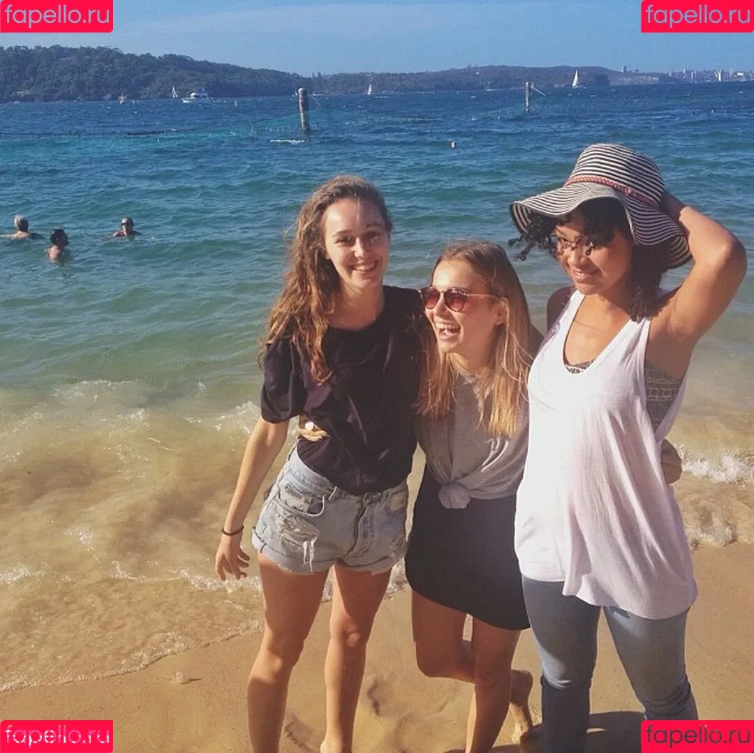 Alycia Debnam Carey / DebnamCarey / alyciajasmin Onlyfans Photo Gallery 