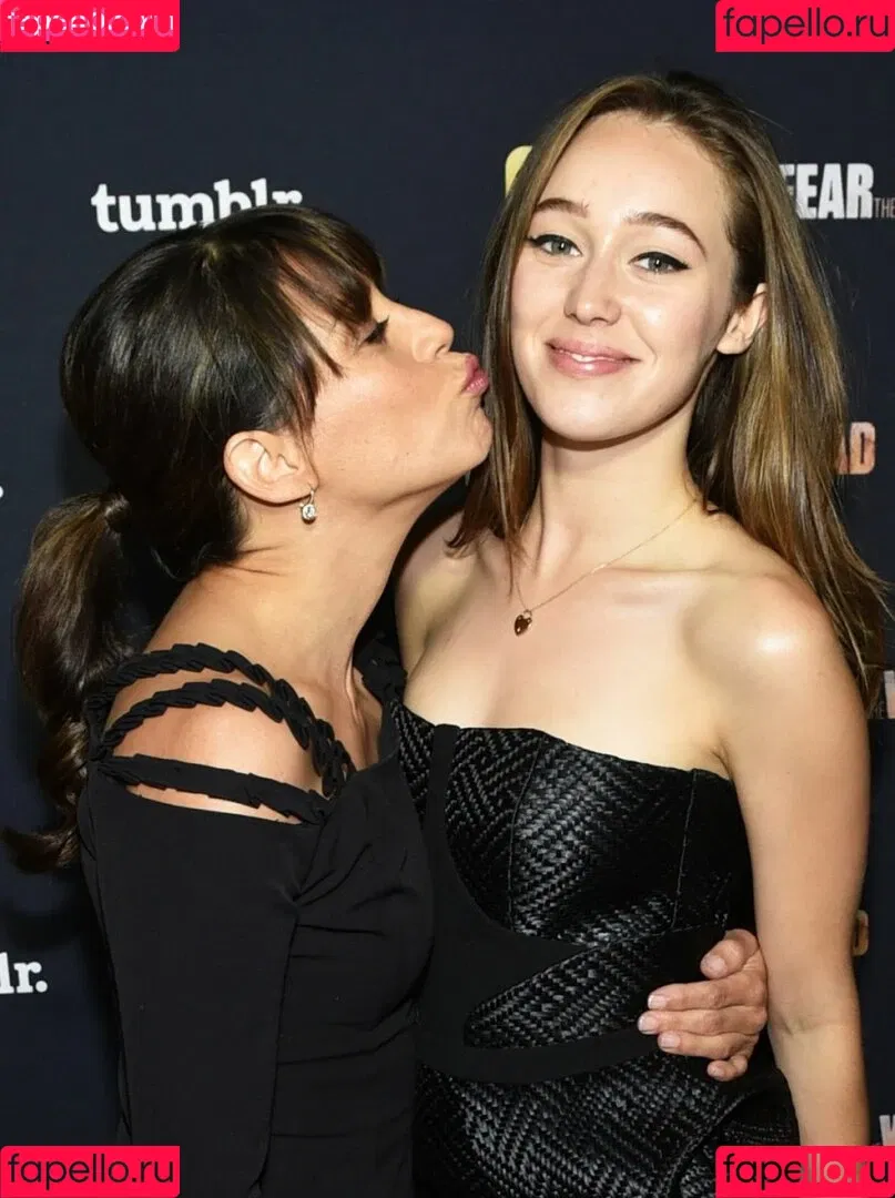 Alycia Debnam Carey / DebnamCarey / alyciajasmin Onlyfans Photo Gallery 