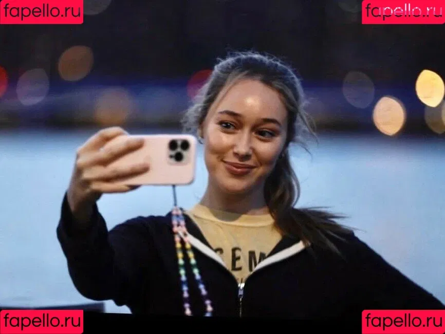 Alycia Debnam Carey / DebnamCarey / alyciajasmin Onlyfans Photo Gallery 