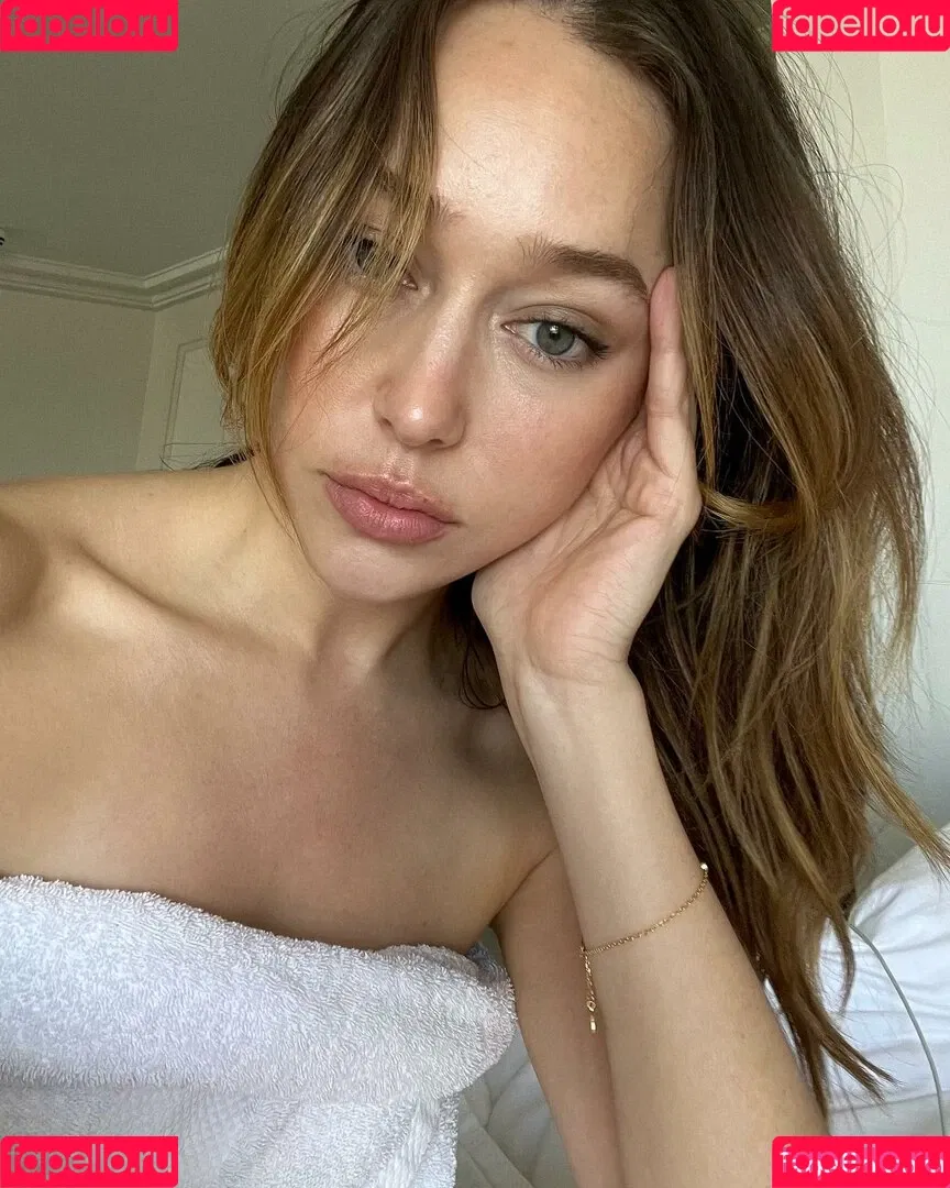 Alycia Debnam Carey / DebnamCarey / alyciajasmin Onlyfans Photo Gallery 