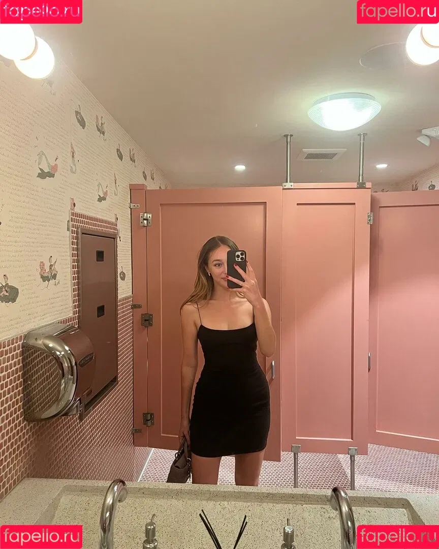 Alycia Debnam Carey / DebnamCarey / alyciajasmin Onlyfans Photo Gallery 