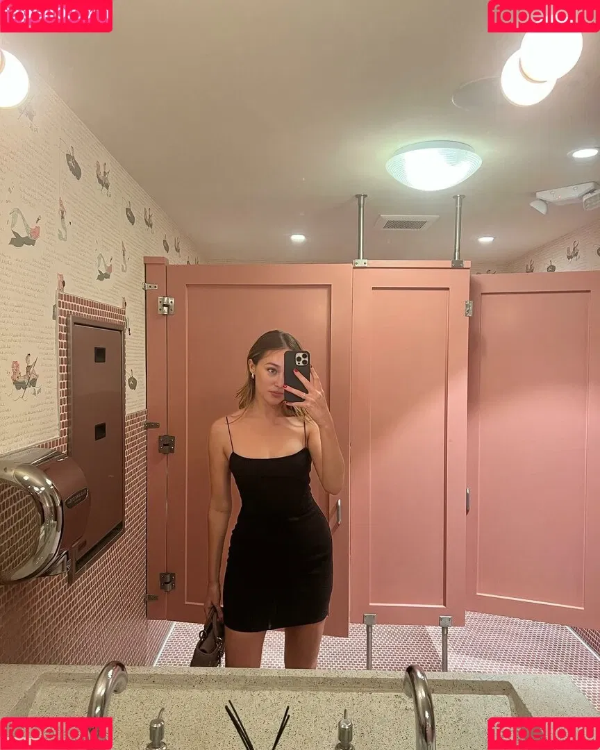 Alycia Debnam Carey / DebnamCarey / alyciajasmin Onlyfans Photo Gallery 