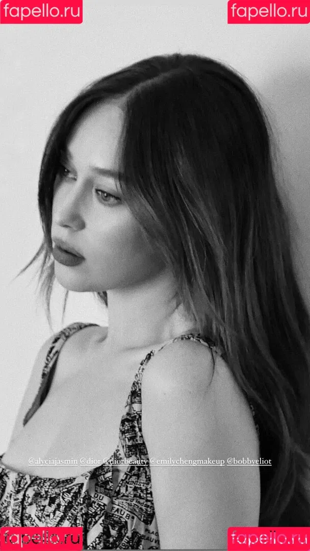 Alycia Debnam Carey / DebnamCarey / alyciajasmin Onlyfans Photo Gallery 