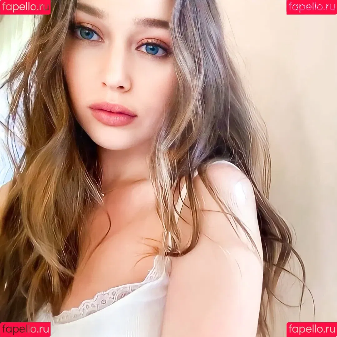 Alycia Debnam Carey / DebnamCarey / alyciajasmin Onlyfans Photo Gallery 