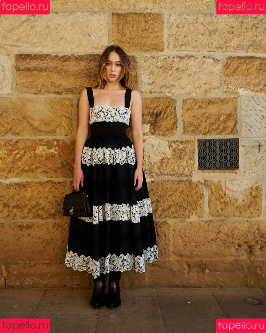 Alycia Debnam Carey / DebnamCarey / alyciajasmin Onlyfans Photo Gallery 