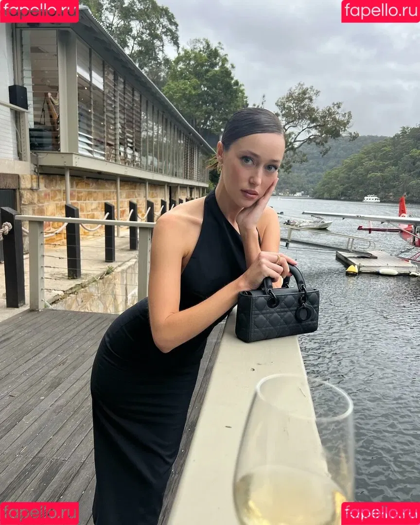Alycia Debnam Carey / DebnamCarey / alyciajasmin Onlyfans Photo Gallery 
