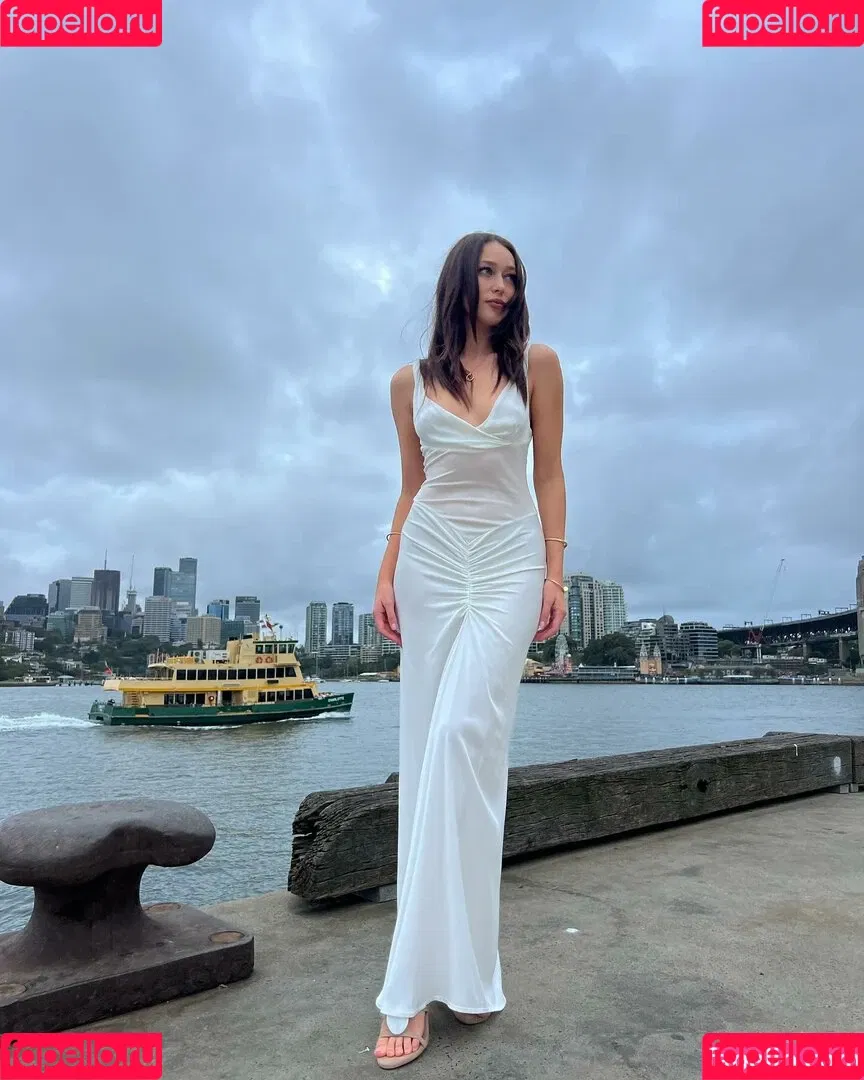 Alycia Debnam Carey / DebnamCarey / alyciajasmin Onlyfans Photo Gallery 