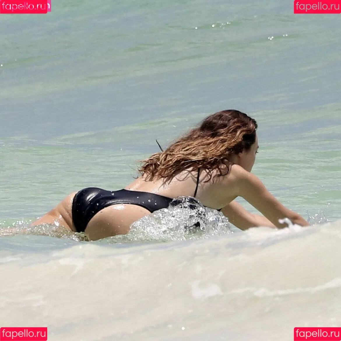 Alycia Debnam Carey / DebnamCarey / alyciajasmin Onlyfans Photo Gallery 