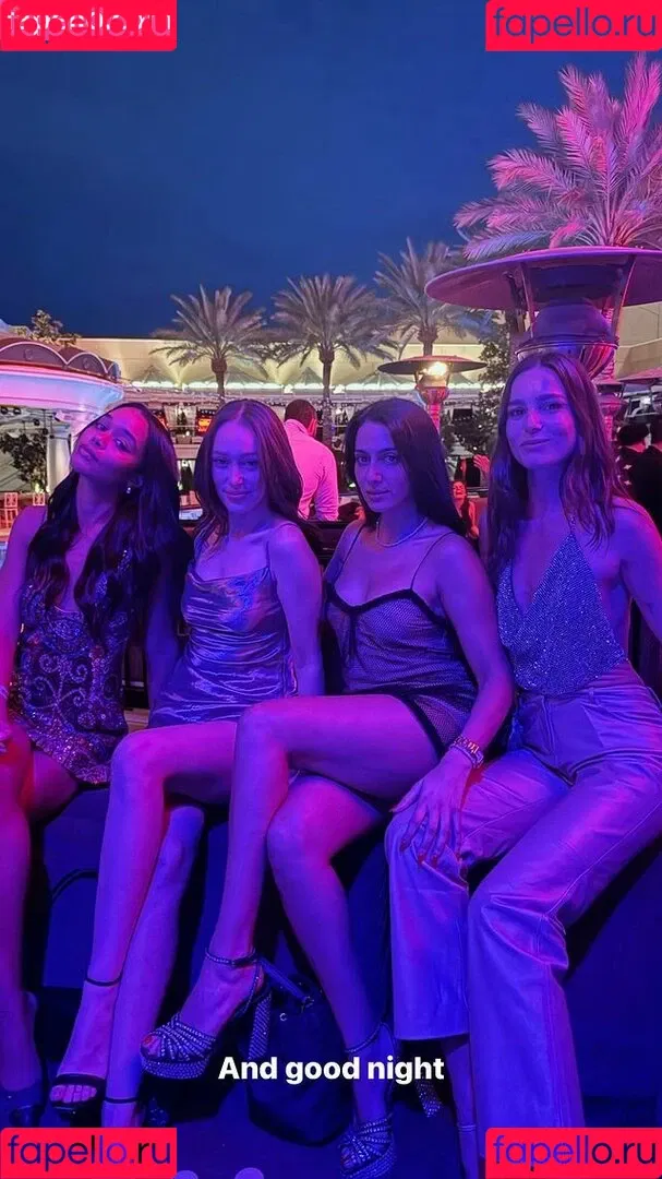 Alycia Debnam Carey / DebnamCarey / alyciajasmin Onlyfans Photo Gallery 