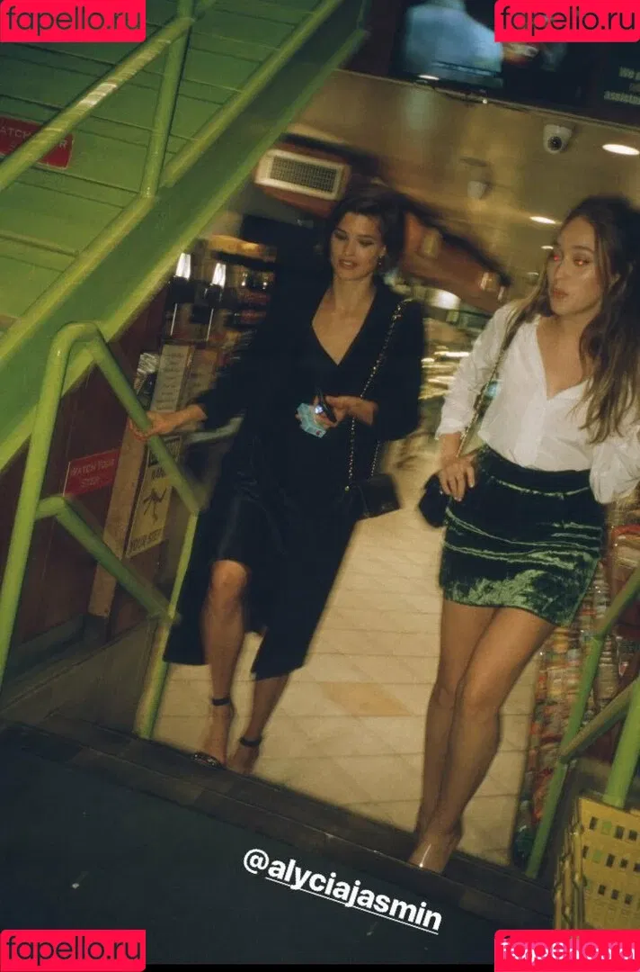 Alycia Debnam Carey / DebnamCarey / alyciajasmin Onlyfans Photo Gallery 