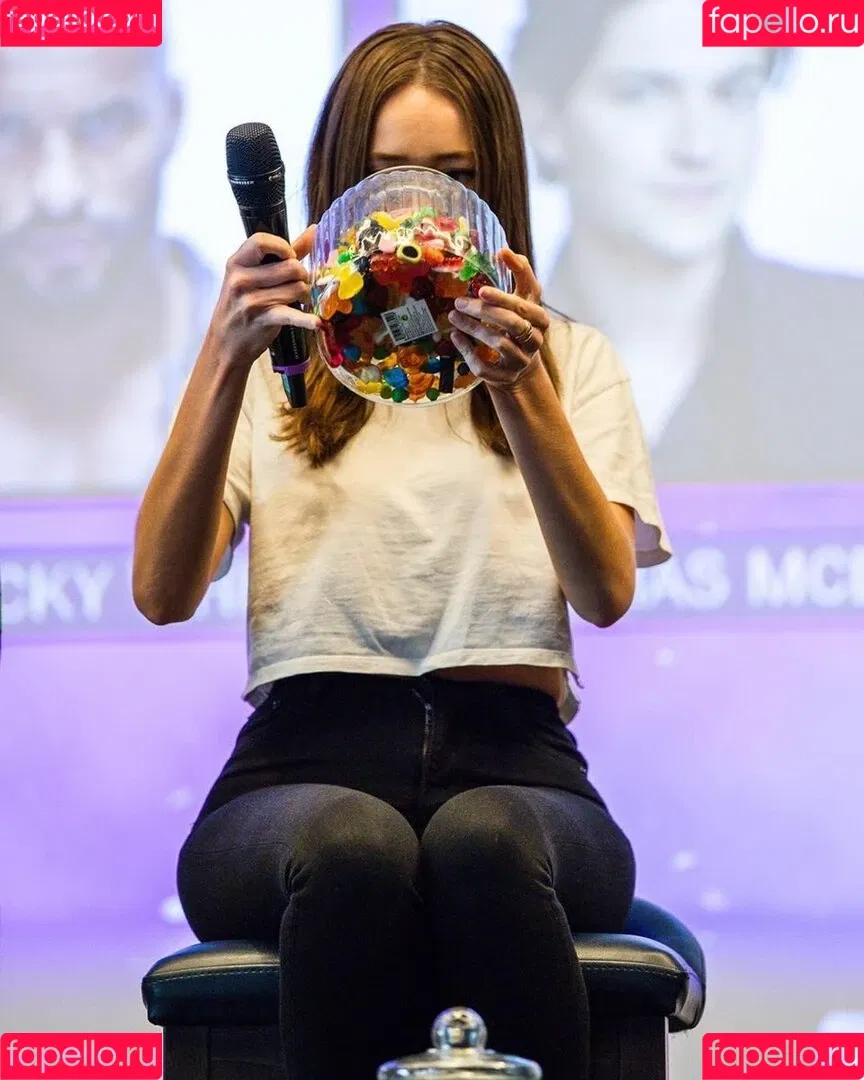 Alycia Debnam Carey / DebnamCarey / alyciajasmin Onlyfans Photo Gallery 