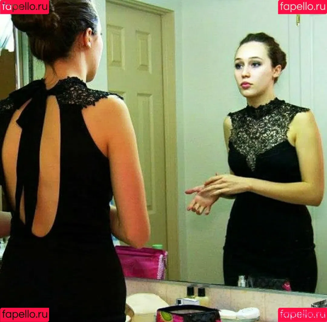 Alycia Debnam Carey / DebnamCarey / alyciajasmin Onlyfans Photo Gallery 