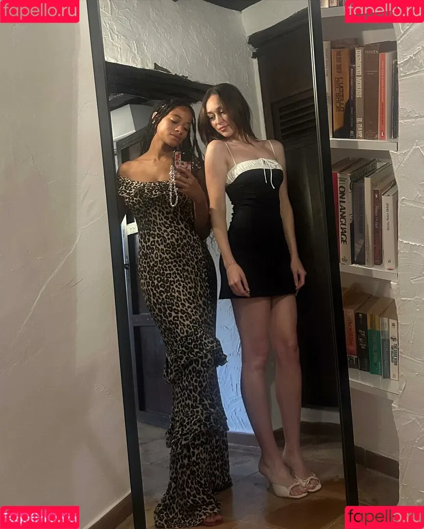 Alycia Debnam Carey / DebnamCarey / alyciajasmin Onlyfans Photo Gallery 