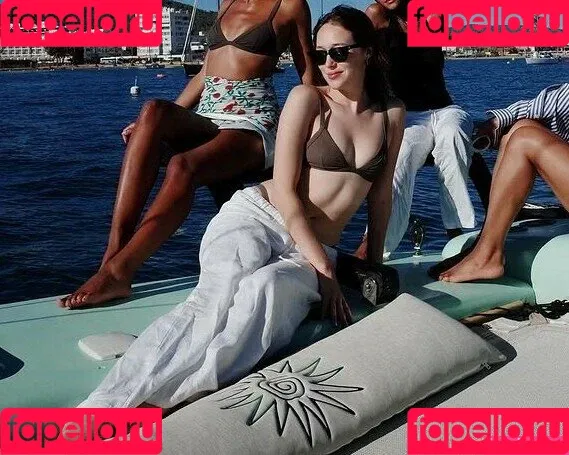 Alycia Debnam Carey / DebnamCarey / alyciajasmin Onlyfans Photo Gallery 