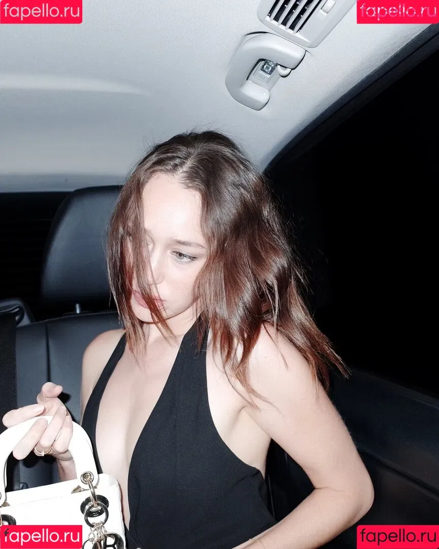 Alycia Debnam Carey / DebnamCarey / alyciajasmin Onlyfans Photo Gallery 