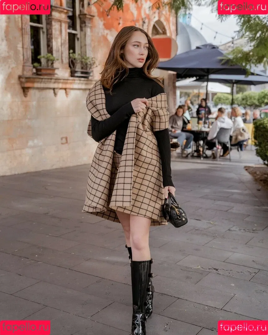 Alycia Debnam Carey / DebnamCarey / alyciajasmin Onlyfans Photo Gallery 