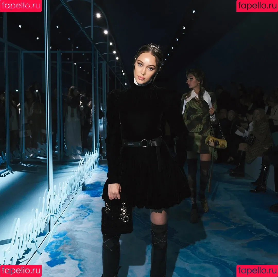 Alycia Debnam Carey / DebnamCarey / alyciajasmin Onlyfans Photo Gallery 