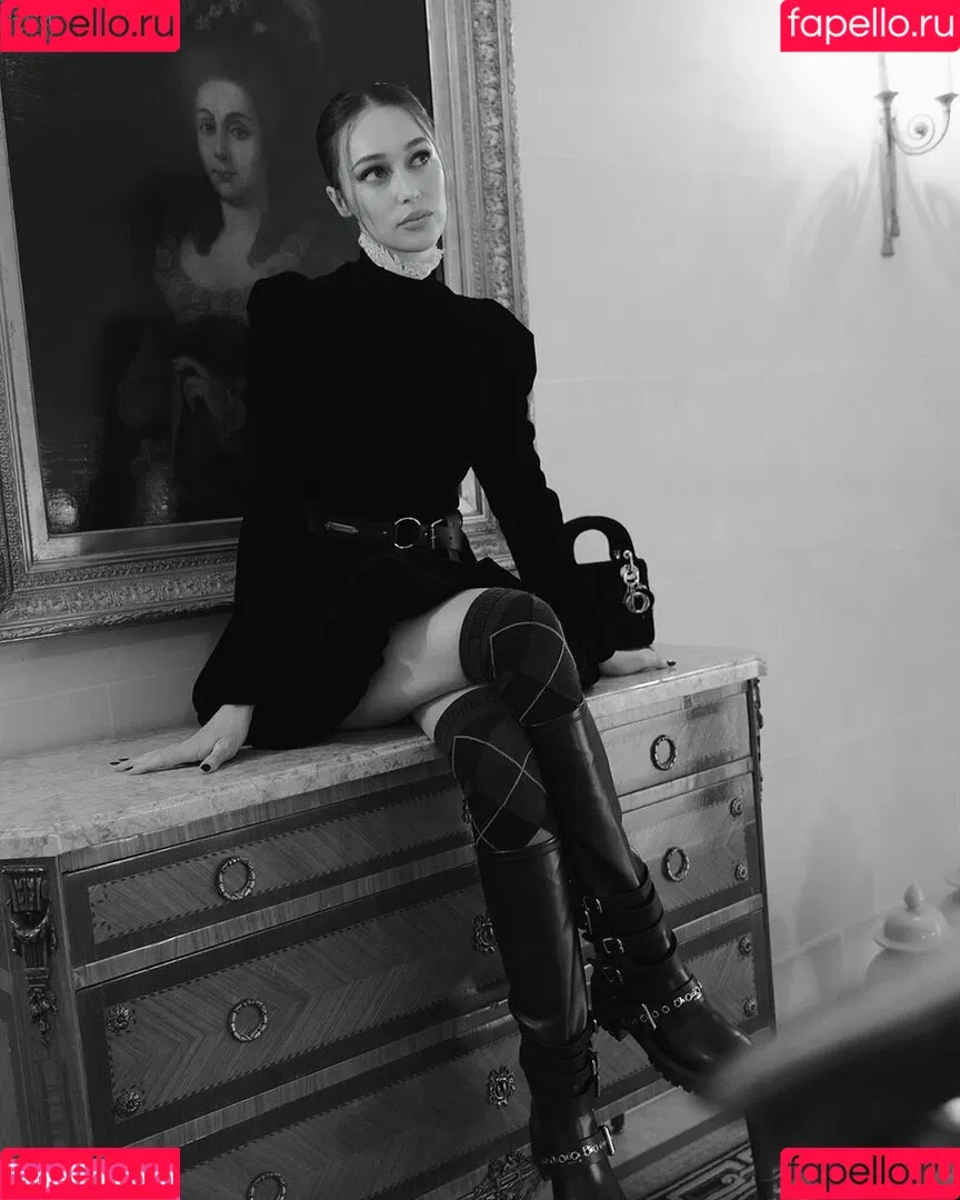 Alycia Debnam Carey / DebnamCarey / alyciajasmin Onlyfans Photo Gallery 