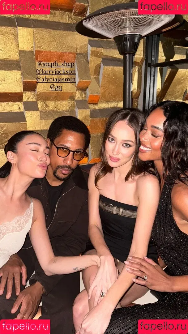 Alycia Debnam Carey / DebnamCarey / alyciajasmin Onlyfans Photo Gallery 