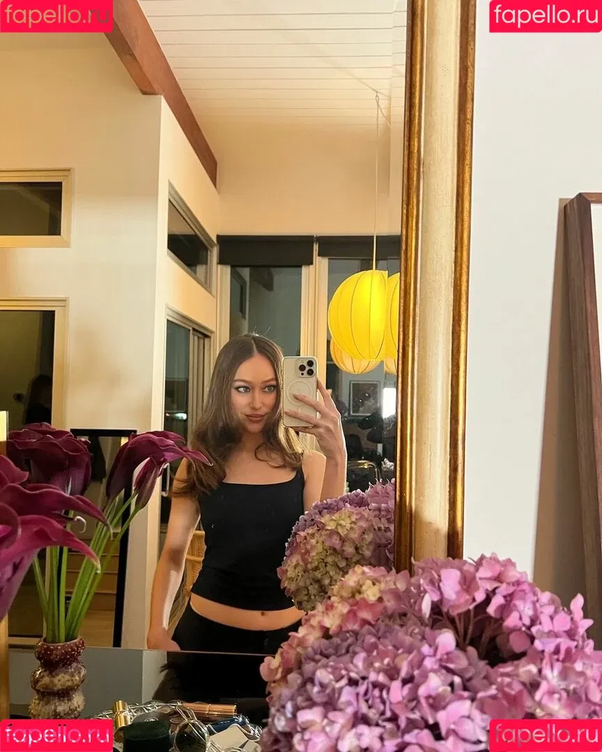 Alycia Debnam Carey / DebnamCarey / alyciajasmin Onlyfans Photo Gallery 