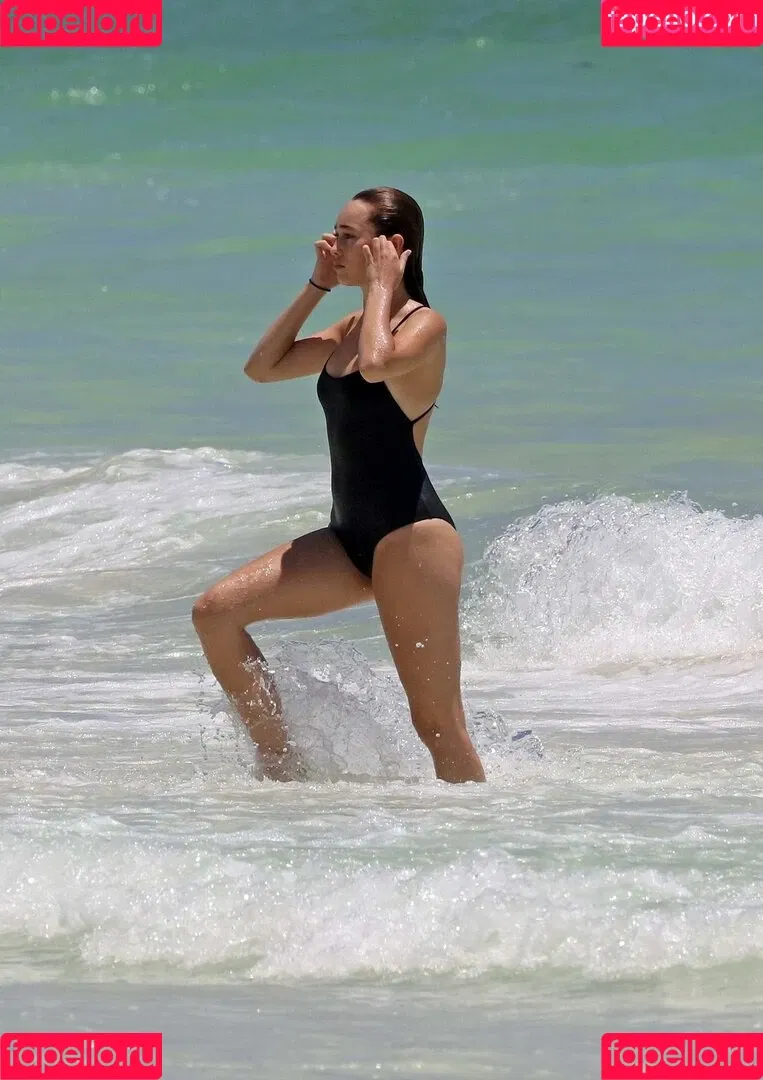 Alycia Debnam Carey / DebnamCarey / alyciajasmin Onlyfans Photo Gallery 