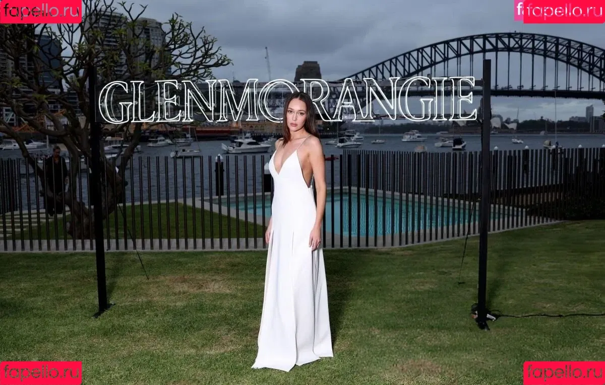 Alycia Debnam Carey / DebnamCarey / alyciajasmin Onlyfans Photo Gallery 