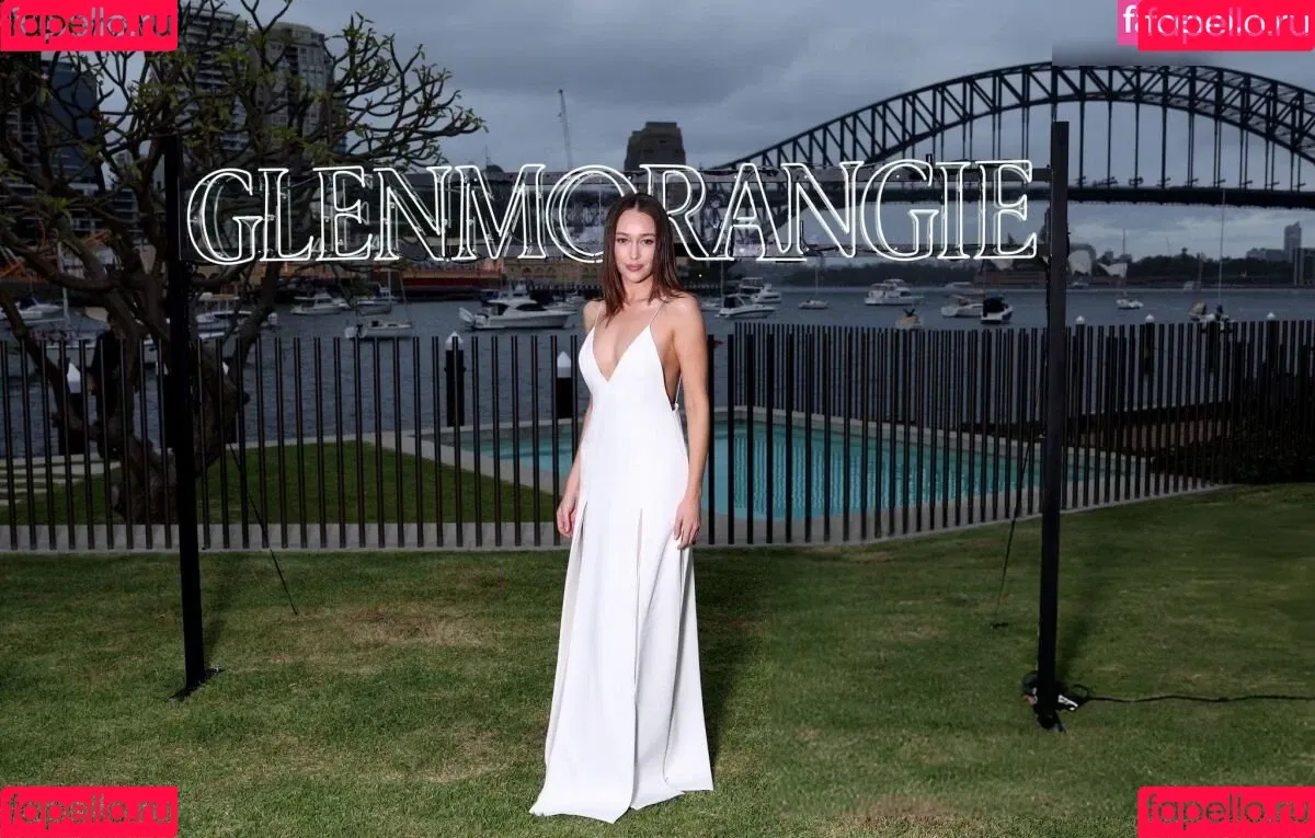 Alycia Debnam Carey / DebnamCarey / alyciajasmin Onlyfans Photo Gallery 