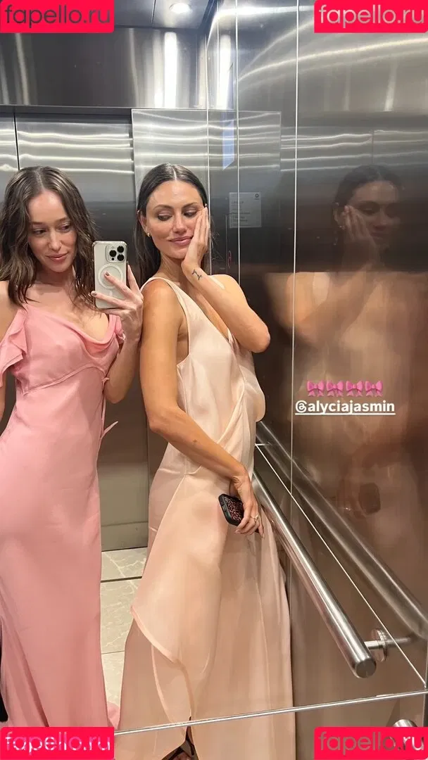 Alycia Debnam Carey / DebnamCarey / alyciajasmin Onlyfans Photo Gallery 