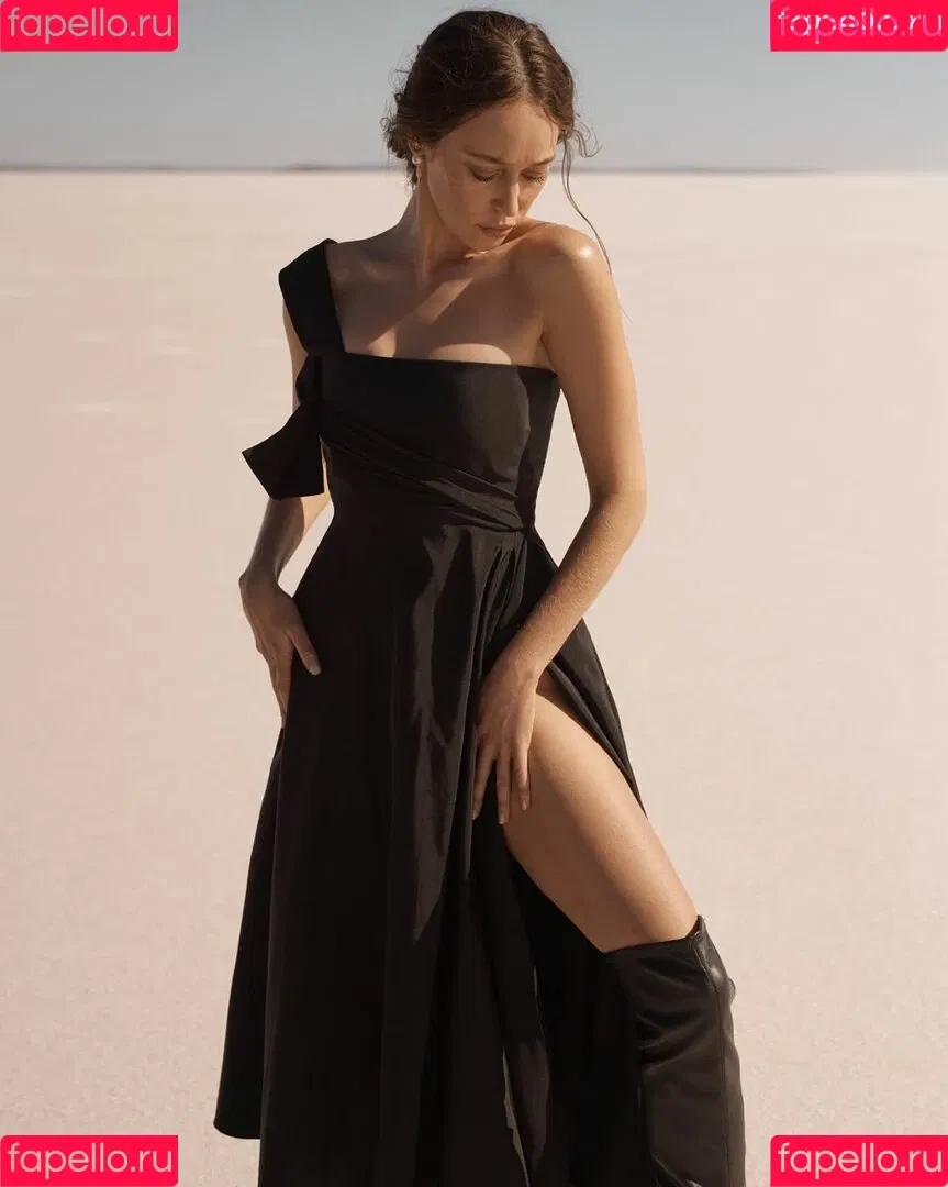 Alycia Debnam Carey / DebnamCarey / alyciajasmin Onlyfans Photo Gallery 