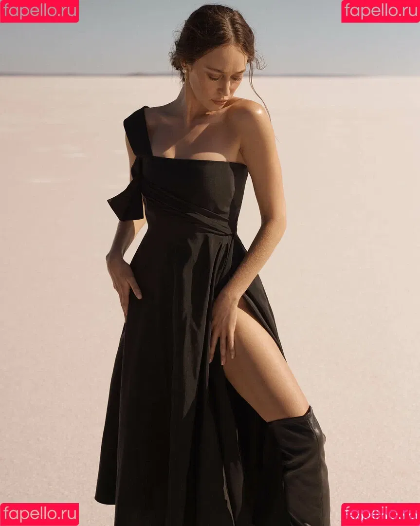 Alycia Debnam Carey / DebnamCarey / alyciajasmin Onlyfans Photo Gallery 