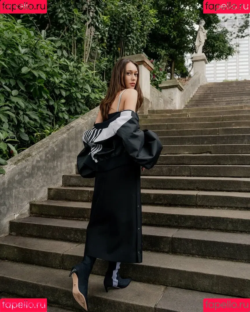 Alycia Debnam Carey / DebnamCarey / alyciajasmin Onlyfans Photo Gallery 