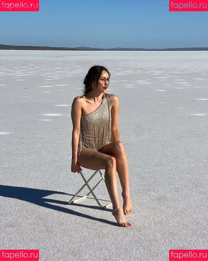 Alycia Debnam Carey / DebnamCarey / alyciajasmin Onlyfans Photo Gallery 