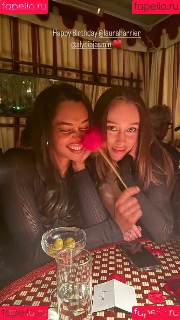 Alycia Debnam Carey / DebnamCarey / alyciajasmin Onlyfans Photo Gallery 