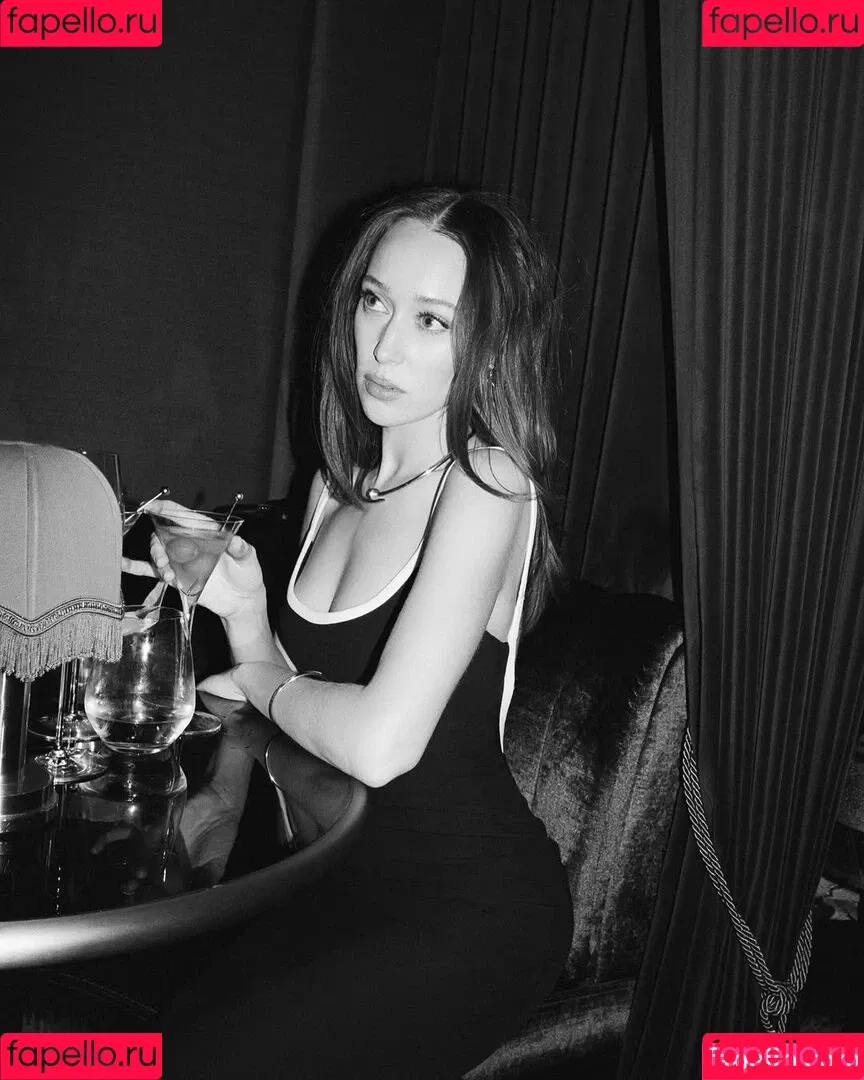 Alycia Debnam Carey / DebnamCarey / alyciajasmin Onlyfans Photo Gallery 