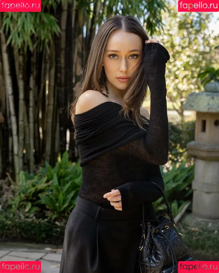 Alycia Debnam Carey / DebnamCarey / alyciajasmin Onlyfans Photo Gallery 