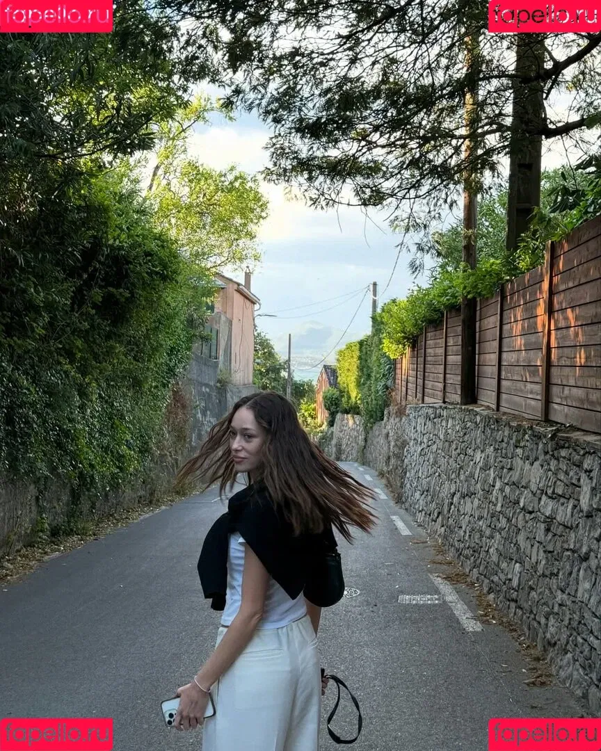 Alycia Debnam Carey / DebnamCarey / alyciajasmin Onlyfans Photo Gallery 