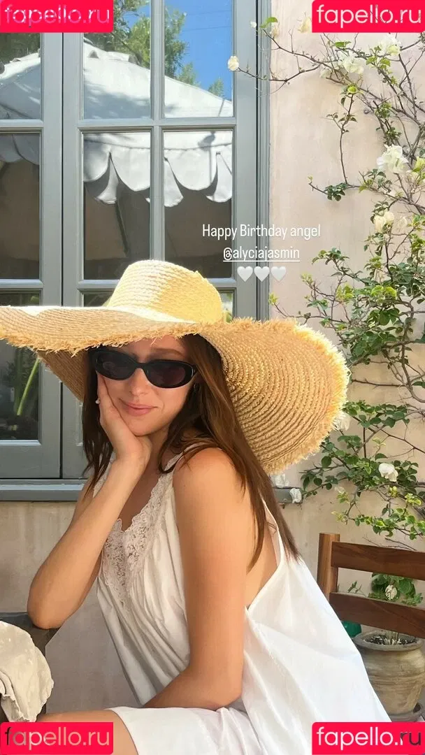 Alycia Debnam Carey / DebnamCarey / alyciajasmin Onlyfans Photo Gallery 