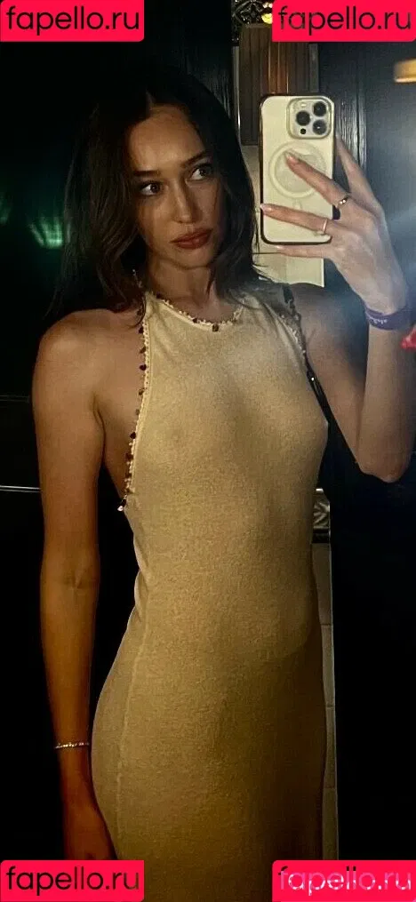 Alycia Debnam Carey / DebnamCarey / alyciajasmin Onlyfans Photo Gallery 