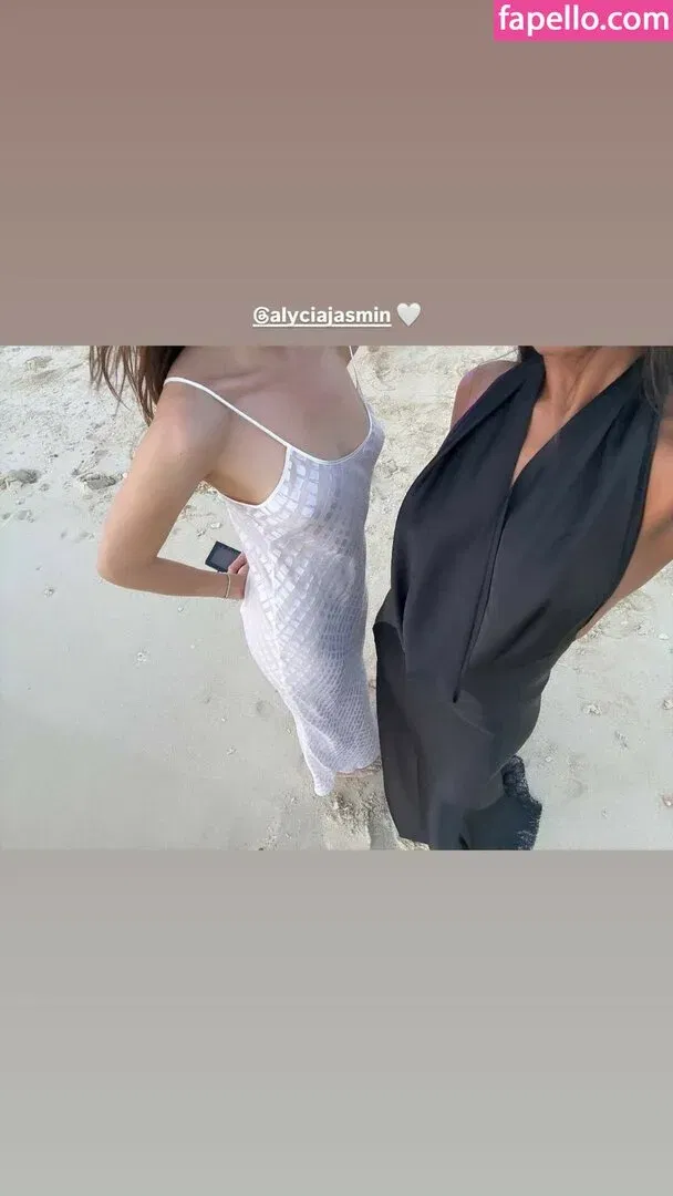 Alycia Debnam Carey / DebnamCarey / alyciajasmin Onlyfans Photo Gallery 