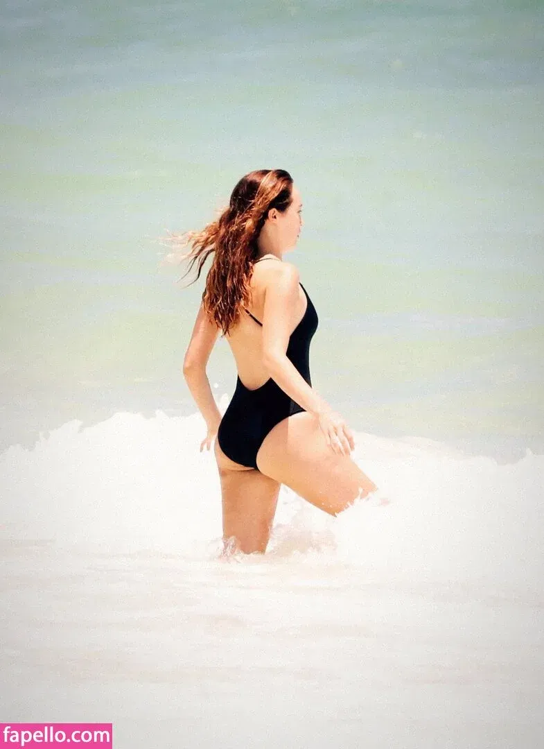 Alycia Debnam Carey / DebnamCarey / alyciajasmin Onlyfans Photo Gallery 