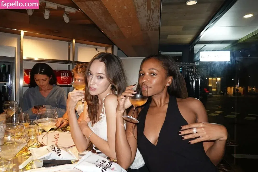 Alycia Debnam Carey / DebnamCarey / alyciajasmin Onlyfans Photo Gallery 