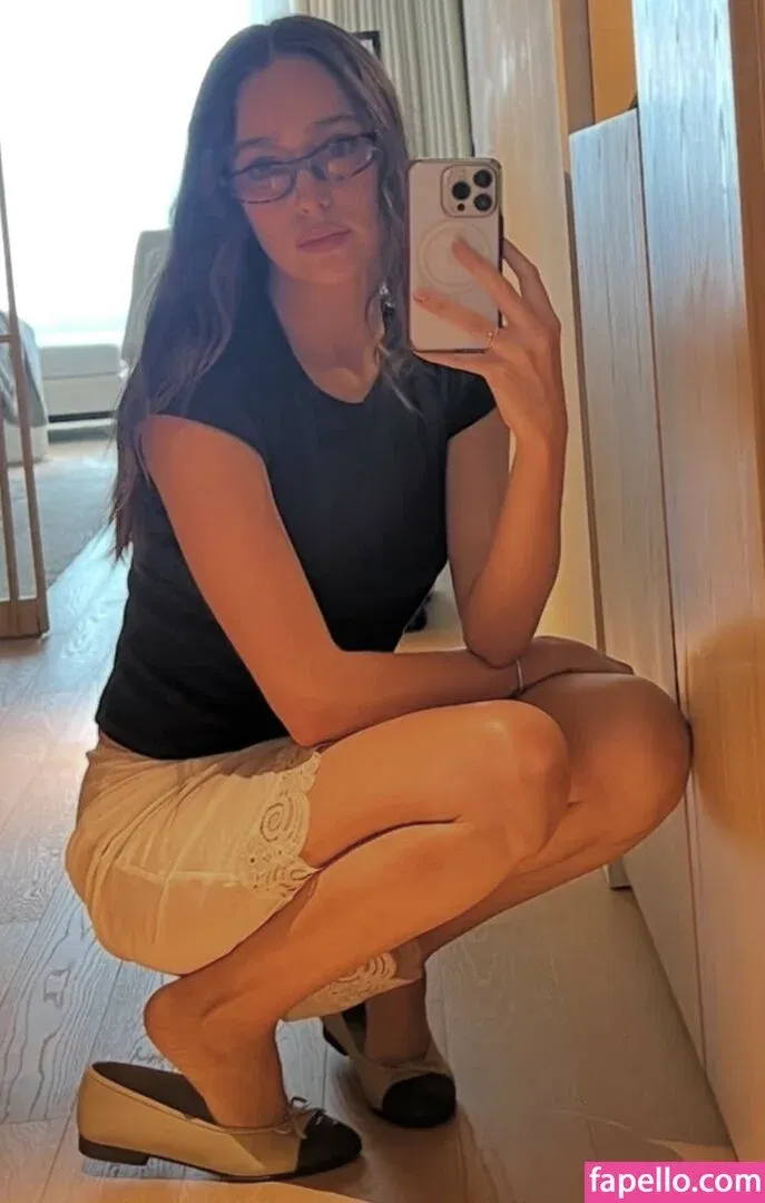 Alycia Debnam Carey / DebnamCarey / alyciajasmin Onlyfans Photo Gallery 