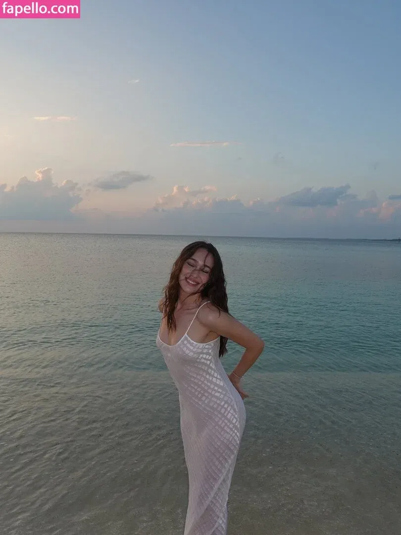 Alycia Debnam Carey / DebnamCarey / alyciajasmin Onlyfans Photo Gallery 